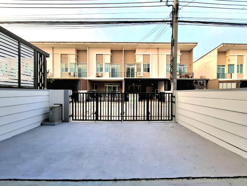 ขายทาวน์โฮม2 ชั้น 19.6 ตารางวา โครงการ คาซ่า ซิตี้ ( Casa city ) บางนา 3