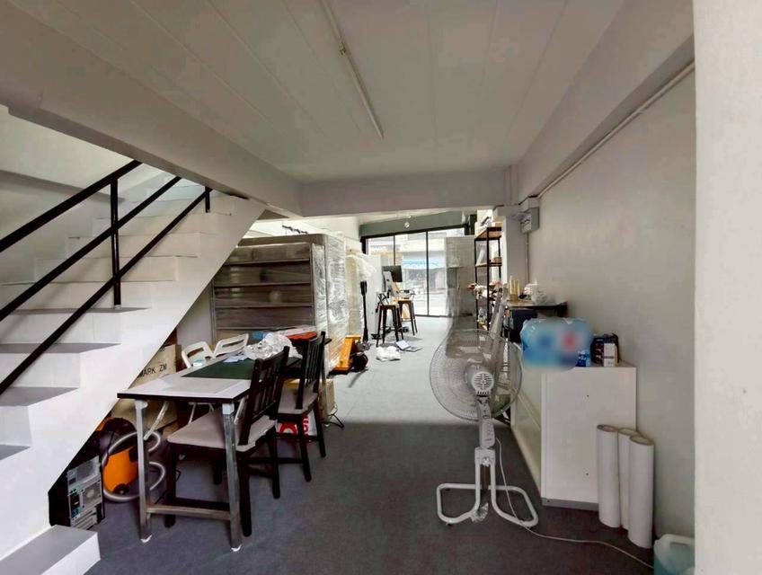 ขายด่วน! อาคารพาณิชย์ 4 ชั้นครึ่ง รีโนเวทใหม่ทั้งหลัง หมู่บ้านบางพลีนิเวศน์  พร้อมเฟอร์นิเจอร์ (หลังมุม)  บางพลี-กิ่งแก้ว เหมาะอยู่อาศัย ทำออฟฟิศ 5