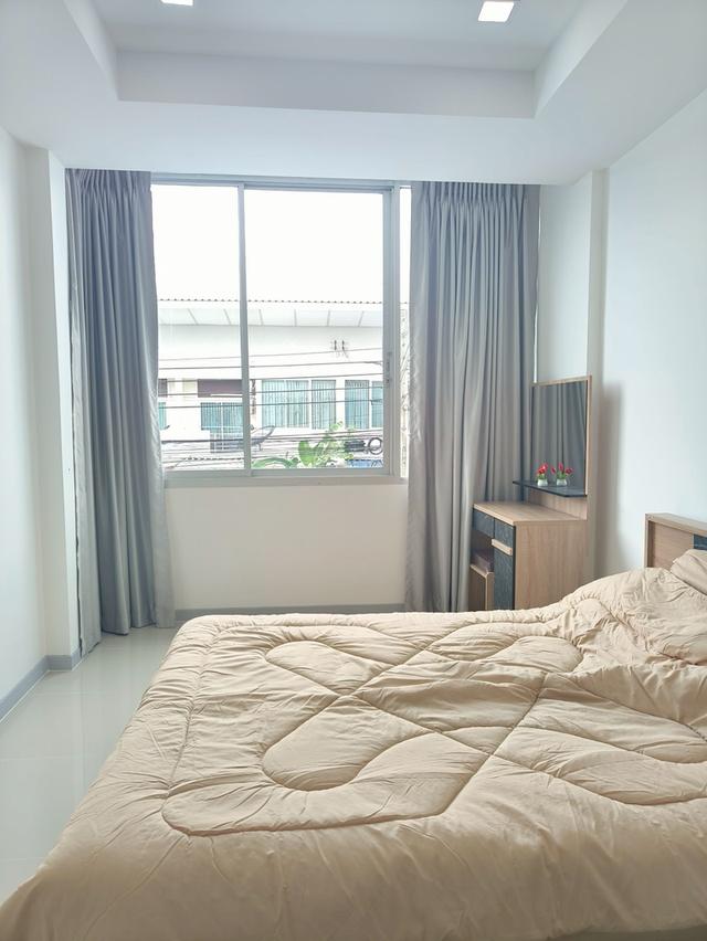 หมู่บ้านราชพฤกษ์  ถนนฉลองกรุง 61 ลาดกระบัง  หนองจอก  สุวินทวงศ  ์นัดชมบ้าน 085-318-6868 คุณวา 20