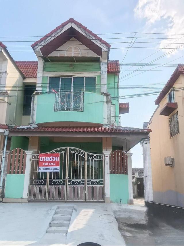 ขายด่วน ทาวน์เฮ้าส์ 2 ชั้น พร้อมอยู่ โครงการ: ม.รุ่งกิจ วิลล่า11 ร่มเกล้า ราคาพิเศษ 2