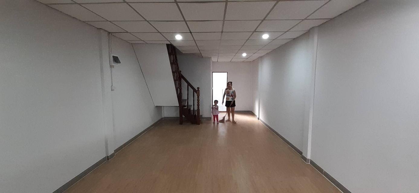 ขายทาวเฮาส์หงษ์ประยูร1 ขนาด 16 ตรว. ราคา 1,490,000 บาท 2 ห้องนอน 1 ห้อง น้ำ 1 ห้อง ครัว มีที่จอดรถ 11