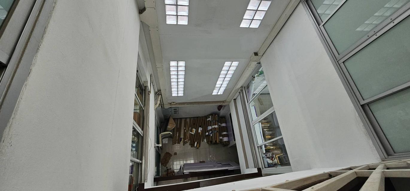 โฮมออฟฟิศ อุดมสุข 50 ตารางวา พื้นที่ใช้สอยทั้งหมด 580 ตารางเมตร ขาย 16 ล้านบาท ให้เช่า 60,000 บาท 15