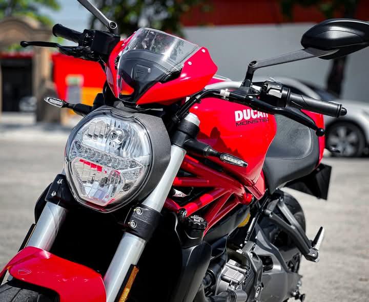 Ducati Monster 821 สีแดง 13