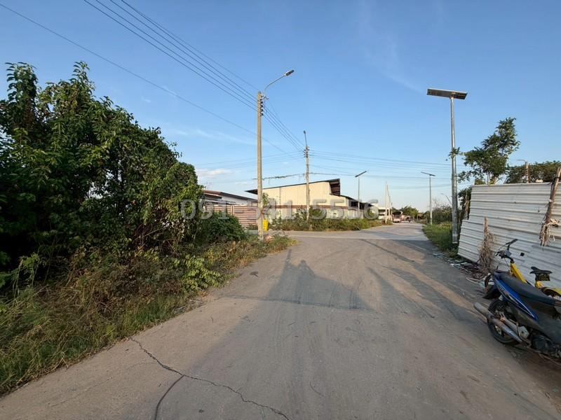 ขายที่ดินประชาอุทิศ 90 ซอยยิ้มแย้ม ขนาดที่ดิน 3 ไร่ รูปแปลงสวย ใกล้สี่เหลี่ยม ติดถนน 3 ด้าน ผังเมืองสีเหลือง 6