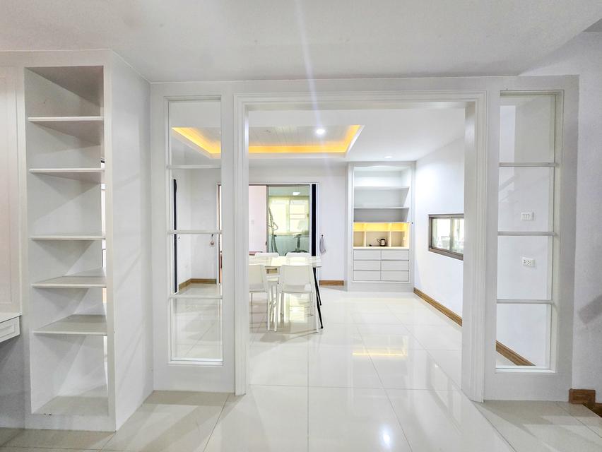 ให้เช่า บ้านเดี่ยว 2 ชั้น หมู่บ้าน เฮ้าส์ ออฟ เดอะ คานารี่ – สวนเสือศรีราชา บ้านสวย เฟอร์นิเจอร์บิ้วอิน พร้อมเครื่องใช้ไฟฟ้าครบ จอดรถได้ 2 คัน พร้อมเข 8