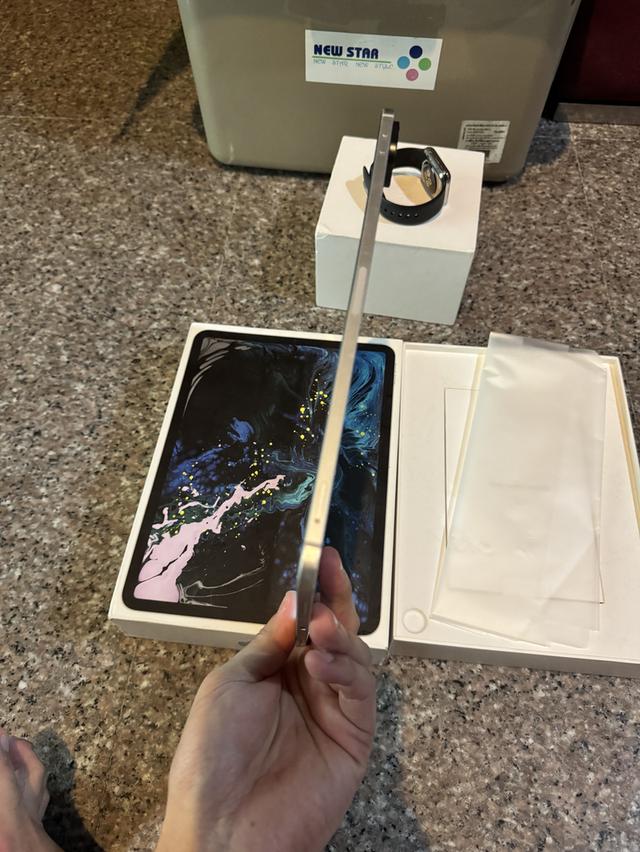 ขายiPadPro11นิ้วสีหายากSilver256กิ๊กWifi Celluer ใส่ซิมได้มีกล่องสวยๆใช้งานดีทุกๆฟังชั่นถูกๆ 6