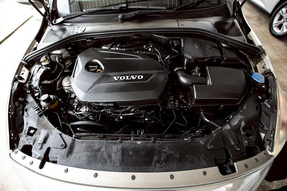 Volvo S60 S ปี 2014 สีเทา สวยสภาพดีมากๆ  12