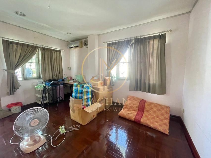 B69-302 ขายด่วน บ้านเดี่ยว 2 ชั้น หลังมุม หมู่บ้านลัดดารมย์ รัตนาธิเบศร์ เนื้อที่ 89 ตร.ว พื้นที่ใช้สอย 300 ตร.ม 4 ห้องนอน 3 ห้องน้ำ 1 ห้องครัว 18