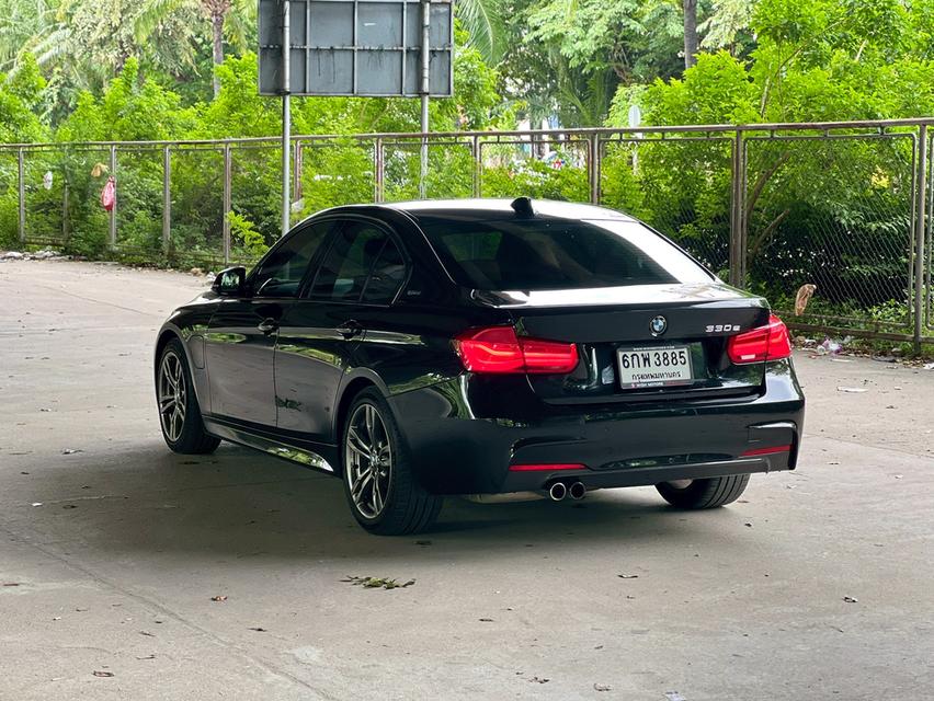 BMW 330E Year 2017 6