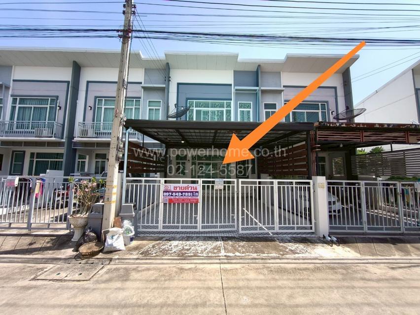 หมู่บ้านเดอะคิวบ์ ทาวน์ ลำลูกกา ใกล้ตรงข้ามตลาดเปียร์นนท์ ถนนลำลูกกา ต.คูคต อ.ลำลูกกา จ.ปทุมธานี