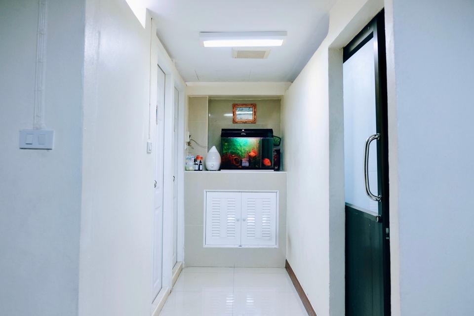 ขายอาคารพาณิชย์พร้อมที่ดิน 2 คูหา ประชาอุทิศ 27/1 รีโนเวทสภาพใหม่ ราคา 9.9 ล้าน 6