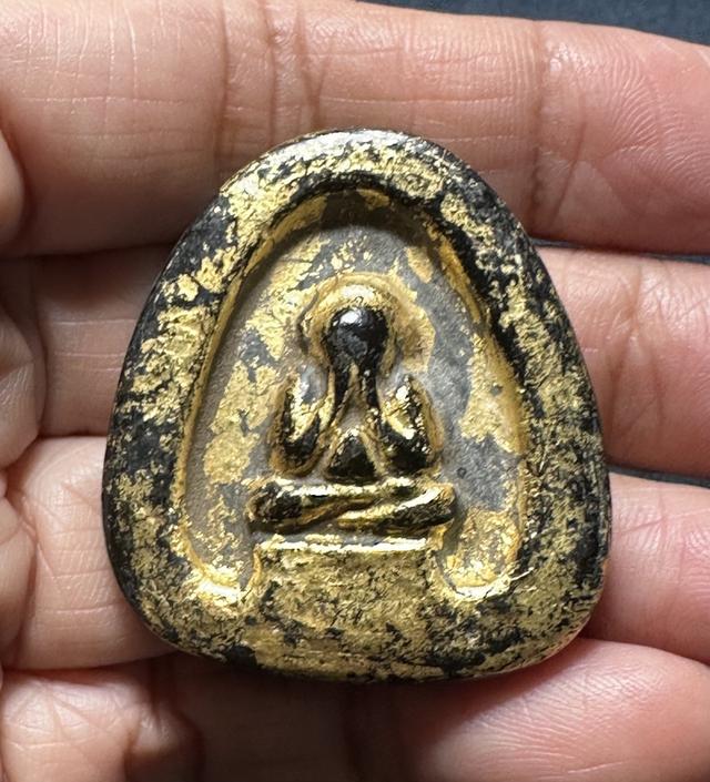 พระปิดตา เนื้อผงคลุกรักทองเดิมไม่ทราบที่