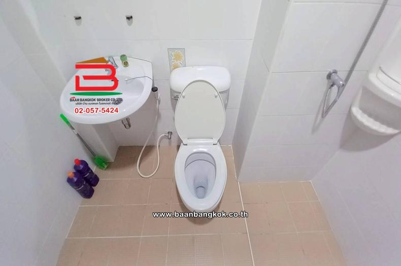 บ้านเดี่ยว เนื้อที่ 34.8 ตร.ว. หมู่บ้านนันทวัน 10 (ซอยเลียบวารี 37) ถนนเลียบวารี แขวงโคกแฝด เขตหนองจอก 18