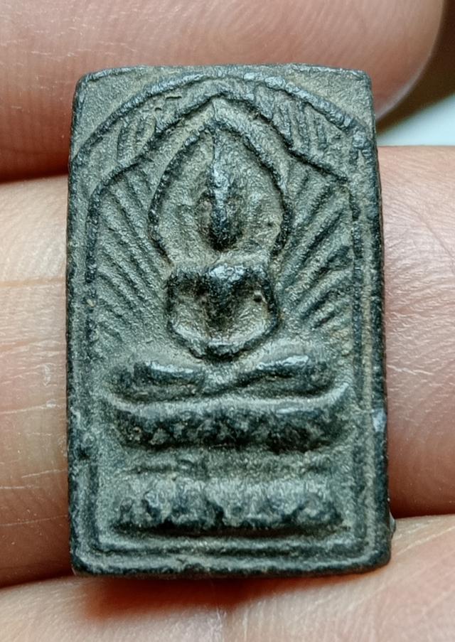 พระเนื้อชินตะกั่วหลวงปู่ศุข พิมพ์ประภามณฑลรัศมีหลังยันต์นูน