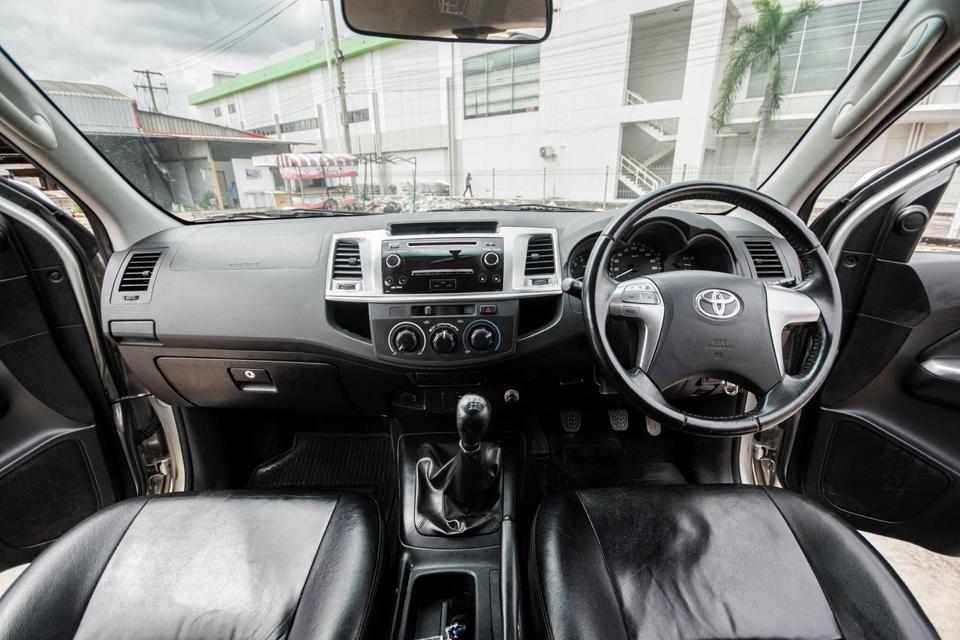 ปี 2014 Toyota Vigo 2.5E Prerunner Cab MT สีเทา 6