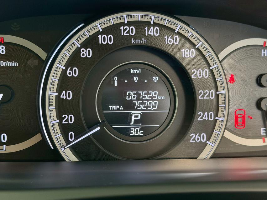Honda accord 2.0EL auto ไมล์แท้ 60,000 กม.  12