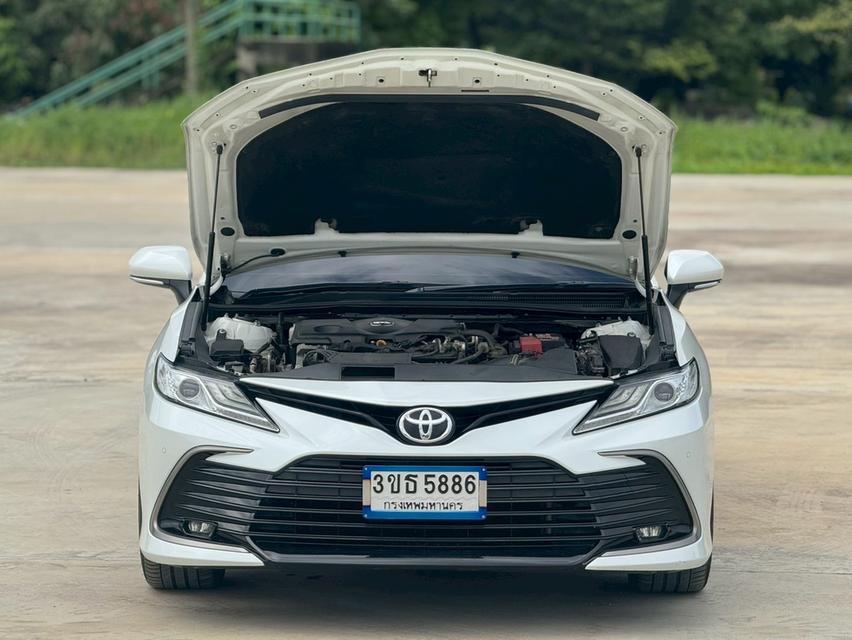 TOYOTA. CAMRY  Sedan 4dr Sport SA 8sp FWD 2.5 (MNC)  Y2022 สีขาว  ออโต้ 4