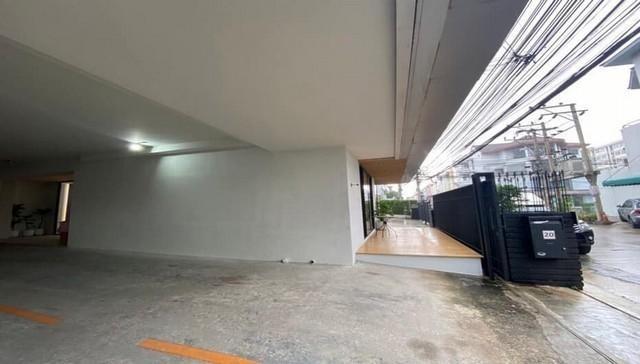 PB5404 ให้เช่าอาคารสำนักงาน 5 ชั้น ย่านทาวน์อินทาวน์ เลียบด่วน เหม่งจ๋าย ถนนประดิษฐ์มนูธรรม เขตวังทองหลาง