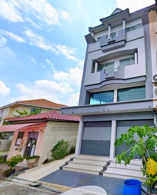 บิ๊กซี เคหะร่มเกล้า 500 ม.ให้เช่าอาคารใหญ่ 4 น้ำ 41ตร.วา. 490ตร.ม. ลาดกระบัง เชื่อมต่อกัน 2 คูหา 3ชั้น รร.ร่วมฤดีวิเทศศึ 3