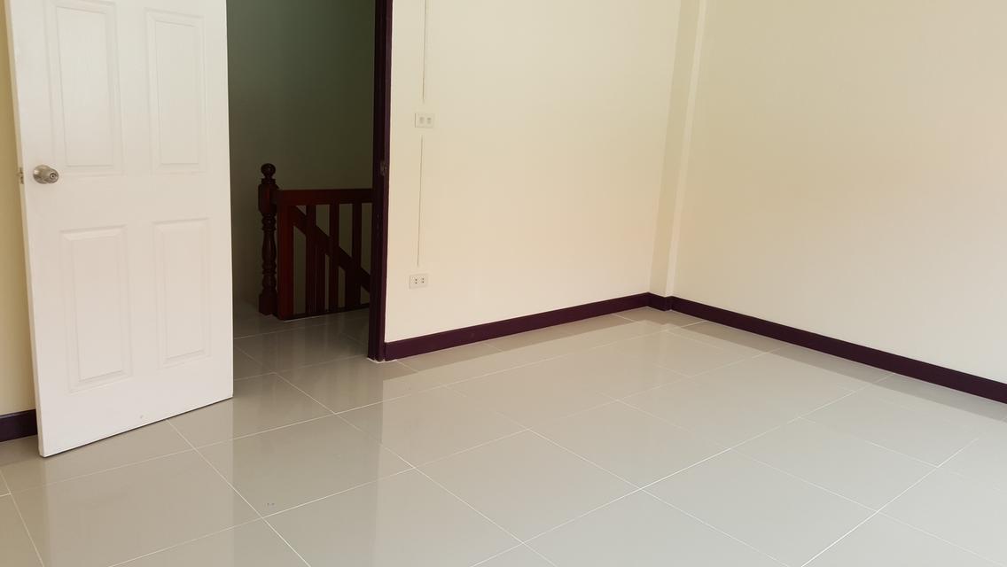 ขายบ้าน ทาวเฮ้า 2 ชั้น 2 นอนใหญ่ 2 น้ำ 1 ที่จอด 1 ห้องครั้ว 10
