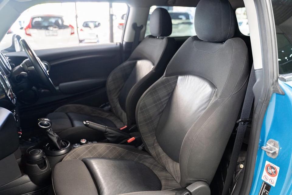 MINI F56 Cooper 1.5   ปี 2015 ไมล์ 52,000 km ประวัติการเซอร์วิสศูนย์ BMW ตลอด 11