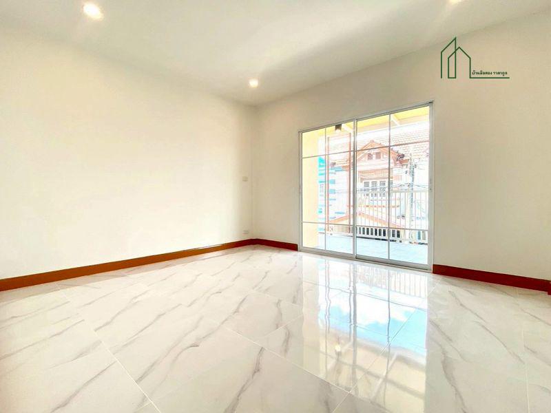 ทาวน์เฮาส์ รีโนเวทใหม่ หมู่บ้านปิยวรารมย์ ถนนบ้านกล้วย-ไทรน้อย ฟรีโอน  18