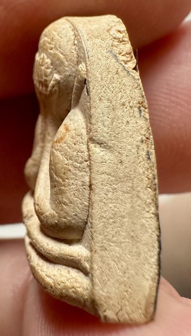 พระปิดตาพิมพ์หลังพระสังกัจจายน์ หลวงปู่เฮี้ยง วัดอรัญญิกาวาส(วัดป่า) ปี 2505 6