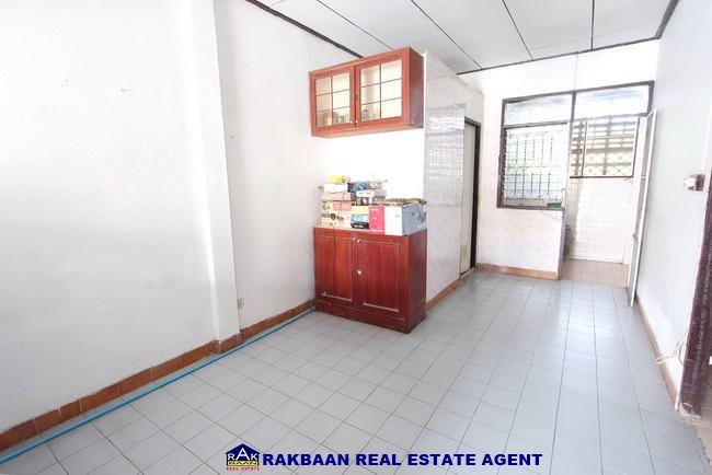 ขาย ทาวน์เฮ้าส์ชั้นเดียว ช.รุ่งเรือง 3 ติวานนท์ 22 (ใกล้ซอยเทพพนม) เนื้อที่ 25 ตรว. 3ห้องนอน 1ห้องน้ำ 1ห้องครัว มุ้งลวด เหล็กดัด พร้อมอยู่ 9