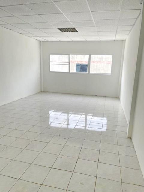 ใกล้เอสบี ดีไซน์สแควร์ รังสิต ฟิวเจอร์พาร์ค รังสิต 2.8 กม.อาคารพาณิชย์ 2 คูหา 4 ชั้น 6นอน 30ตร.ว. 450ตรม.เพียวเพลส รังสิ 4