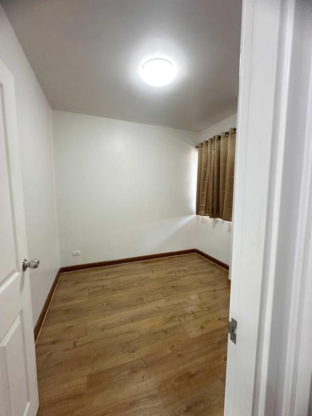 ให้เช่าทาวเฮ้าส์ 2 ชั้น หมู่บ้านยูนิโอทาวน์ ลำลูกกาคลอง4 ใกล้โรงเรียนแย้มสะอาด พื้นที่ 20 ตร.วา 3นอน 2น้ำ 1ครัว จอดรถ1คัน แอร์2ตัว ราคาเช่า 11,000 บ./ 12