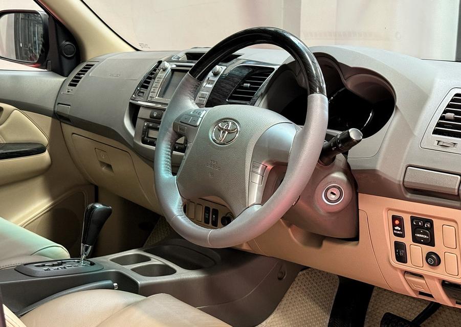 2014 TOYOTA FORTUNER 3.0V รถมือเดียวออกป้ายแดง รถวิ่งน้อย ประวัติศูนย์ครบ ไม่เคยมีอุบัติเหตุครับ 11