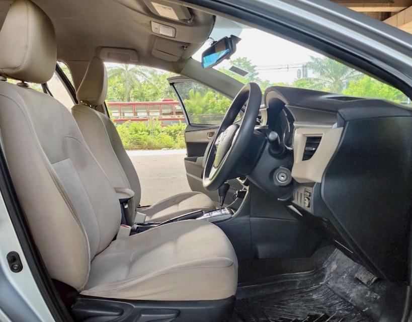 Toyota Altis 1.8 E Auto 2014  6