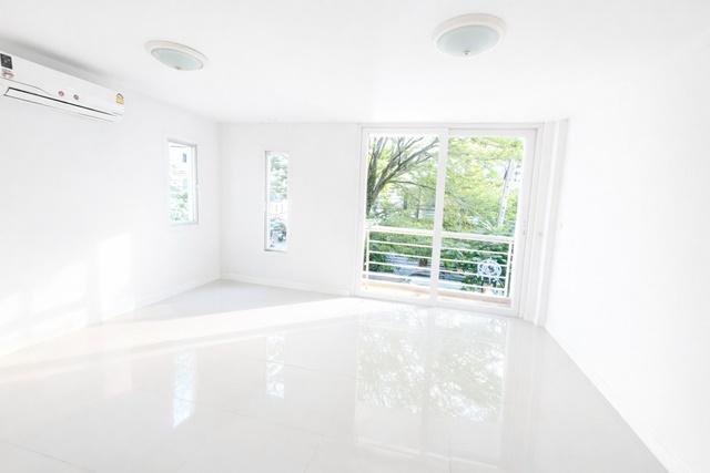 แจ้งวัฒนะ ศรีสมาน ใกล้สนามบินดอนเมือง 1.3 กม. ถนนเทิดราชัน 500ม. 30 ตร.ว. 152 ตร.ม. บ้าน 2 นอน 2น้ำ ดอนเมือง ใกล้ 7-11 5