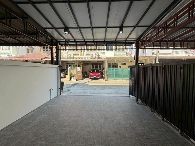 ขายทาวน์โฮม 3 ชั้น เล่นระดับ 22 ตร.ว. ซอยนาคนิวาส 37 เขตลาดพร้าว ใกล้เลียบด่วน 2