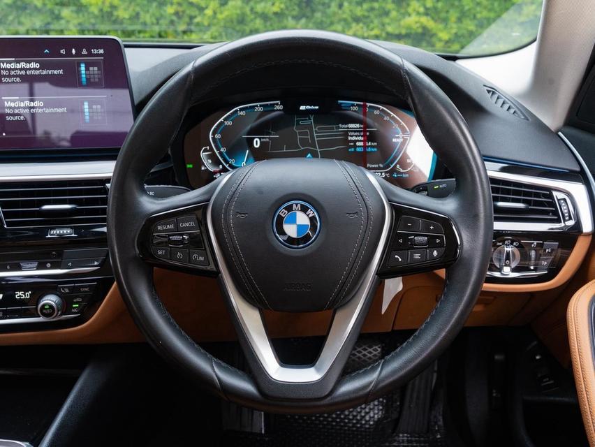BMW 530E 2.0 ELITE G30 LCI 2023ซีดานผู้บริหาร Plug-in Hybrid ชาร์จไฟได้ รูปที่ 10