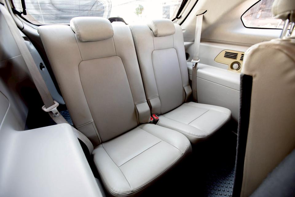 CHEVROLET Captiva 2.4 LT AWD ปี 2012 เกียร์ออโต้ สีขาว Suv 7 ที่นั่ง รูปที่ 12