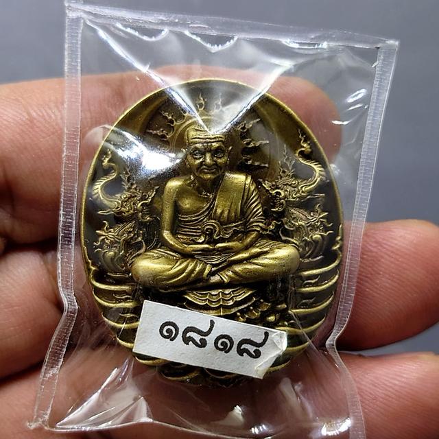 เหรียญหลวงปู่ทวด รุ่น " อภิเมตตา มหาโพธิสัตว์ " พิมพ์ใหญ่ เนื้อทองระฆัง ควบคุมออกแบบโดย อ.เฉลิมชัย พ.ศ.2558 พร้อมกล่องเดิม 3