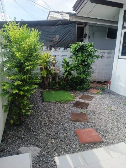 ให้เช่าบ้านเดี่ยวชั้นเดี่ยว เนื้อที่ 50 ตารางวา ถนนลาดพร้าว87 แอร์เฟอร์บางส่วน มี3นอน3น้ำ ราคาเช่าเดือนละ18,000บาท รีโนเ 6