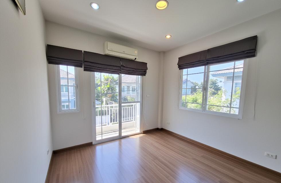 ขายบ้านเดี่ยวหรู พร้อมอยู่ ในโครงการ มัณฑนา พระราม 9 – ศรีนครินทร์ แถมเฟอร์นิเจอร์ และแอร์ 5 เครื่อง 5