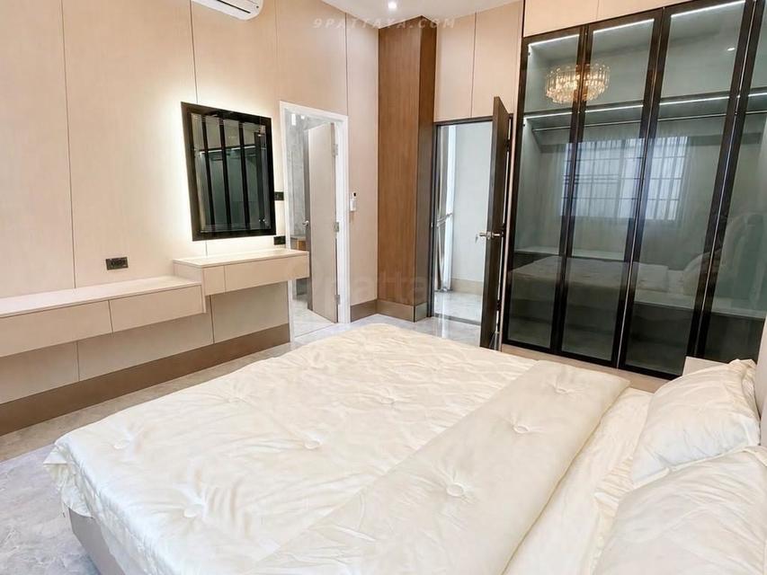 For Sale — Luxury Modern Marble Pool Villa in PattayaLuxury pool villa for sale in Pattaya, Modern Marble style. Sold with an existing yearly tenant 3