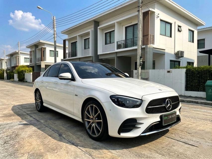 ออกรถ ปี 24 Mercedes-Benz E 300 e AMG Dynamic TOP สุด