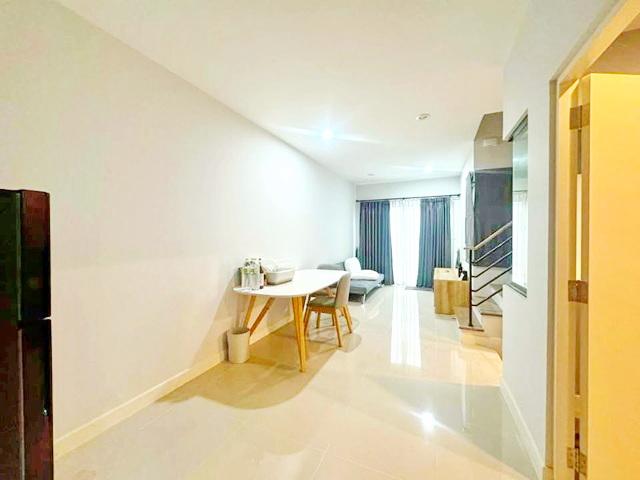 ม.รังสิต 3.8 กม. 3นอน ให้เช่า พร้อมอยู่ กว้าง 22 ตร.วา.ทาวน์โฮม 2 ชั้น เฟอร์ฯ บิ๊กซี รังสิต 2.4 กม. ฟิวเจอร์พาร์ค รังสิต 2