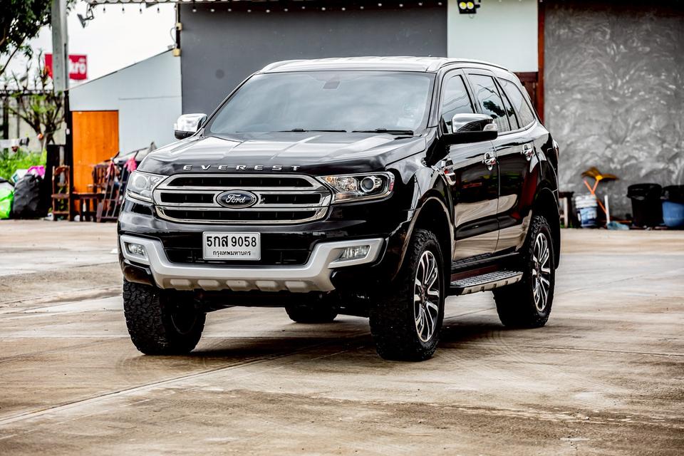 Ford Everest 2.2 Titanium ปี2017 สีดำ มือเดียวป้ายแดง 2