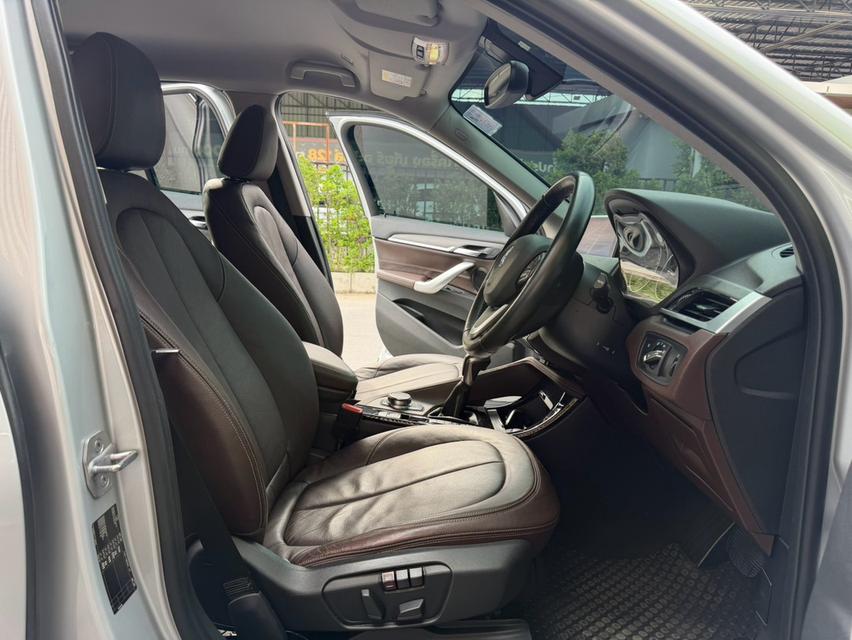 BMW X1 sDrive18i xLINE ปี 2017 รถสวยไมล์น้อย ราคาดีเครดิตดีฟรีดาวน์ สภาพป้ายแดง เล่มทะเบียนครบ ประวัติศูนย์ BMW Thailand รูปที่ 9