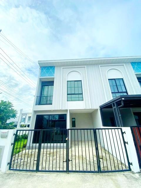 โลตัส วัดไพร่ฟ้า 1กม.ให้เช่า ทาวน์โฮม 2 ชั้น 3 นอน รร.เทคโนโลยีแหลมทอง 1.2 กม. 2 น้ำ รพ.ปทุมธานี 3.6 กม.ถ. กรุงเทพ-ปทุมธ 1