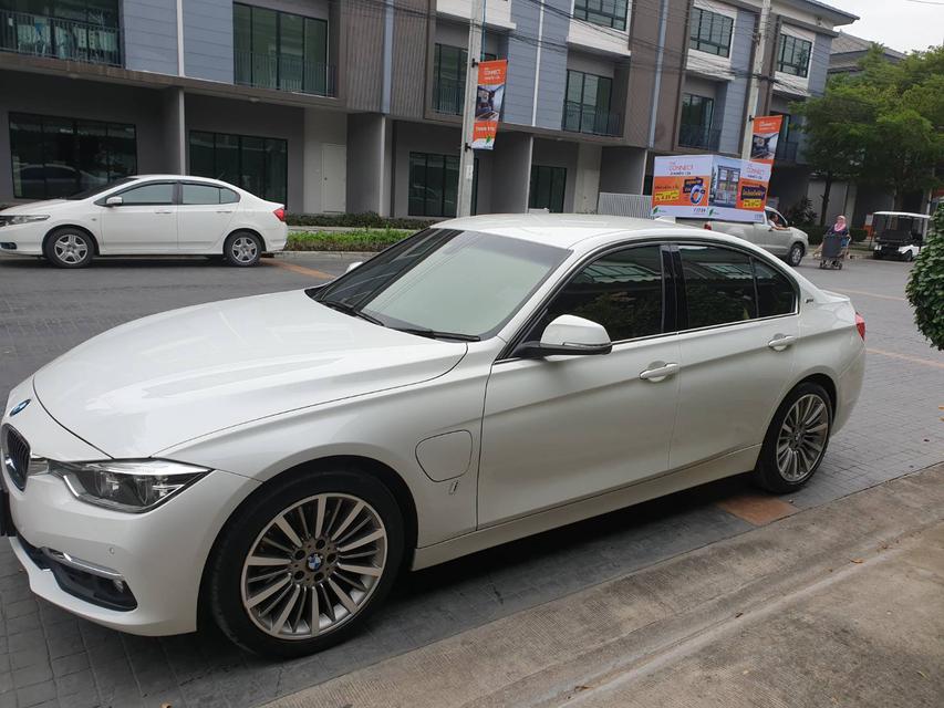 BMW 330e Luxury - F30 สีขาว เบาะน้ำตาล ปี2016/2017 รถจดทะเบียนปี 2560 ไมล์ 51,xxx km. เจ้าของขายเอง 2