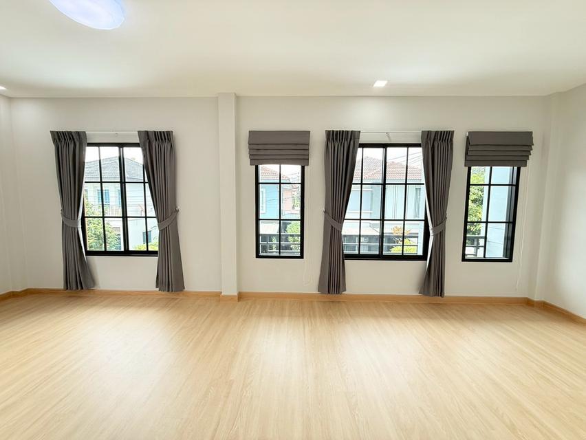 บ้านแฝด คลองสามวา เลียบคลองสอง ซาฟารีเวิลด์  หมู่บ้านพร้อมพัฒน์ 1 นัดชมบ้าน 085-318-6868 คุณวา 19