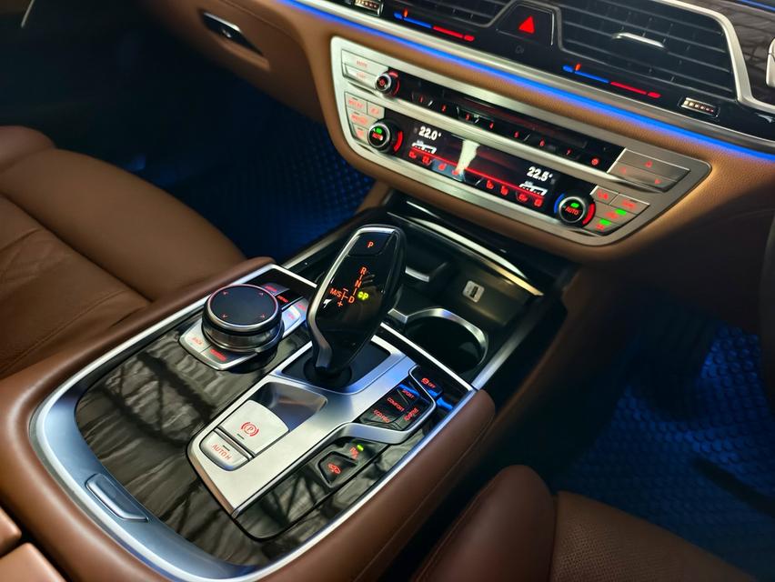 🚗 BMW 740Li Limousine RHD (G12) 2017 รูปที่ 8