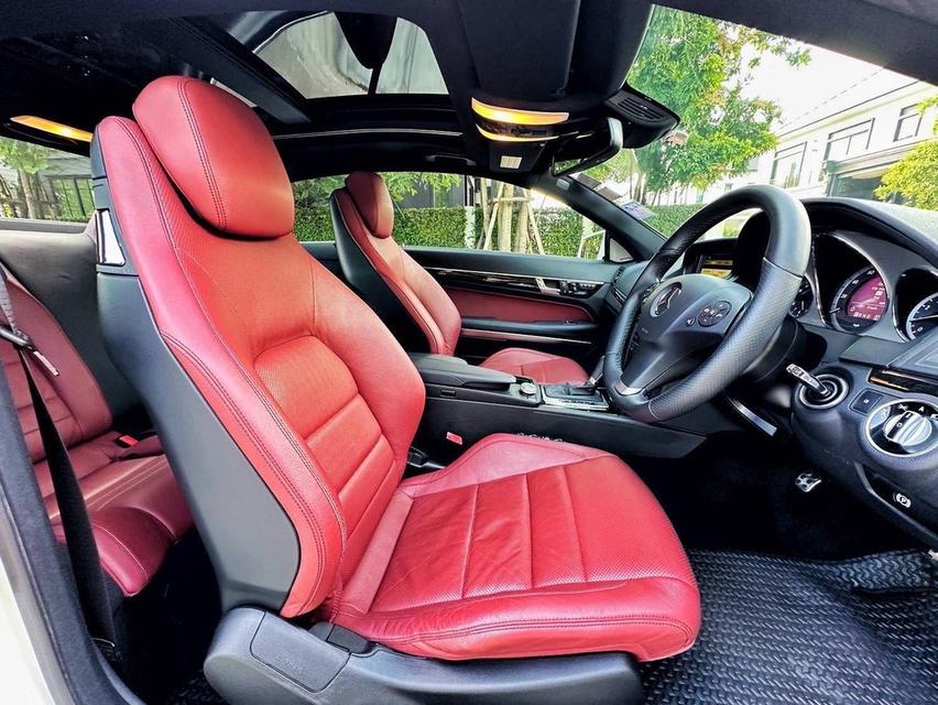 BENZ E250 COUPE AMG หลังคาแก้ว สีขาว เบาะแดง ปี 2012 อ็อฟชั่นเต็มสุดครับคันนี้ รูปที่ 13