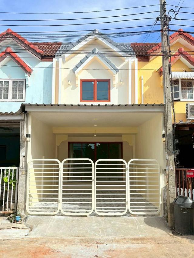 💛หมู่บ้านพร้อมจิตร บางใหญ่ 💛ทาวน์เฮาส์ 2 ชั้น  ถนนเมน โครงการมีระบบรักษาความปลอดภัยเข้า-ออกใช้คีย์การ์ด. ด้านหลังติดทุ่งนารับลมเย็นๆ 1